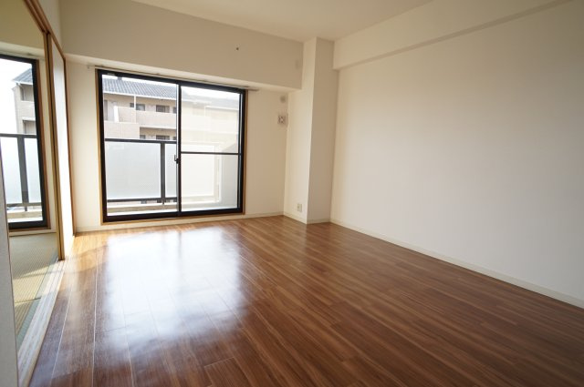 パセオ清荒神１番館の居間・リビング