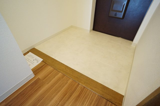 パセオ清荒神１番館の玄関