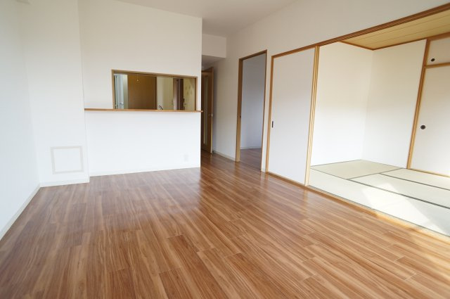 パセオ清荒神１番館の居間・リビング