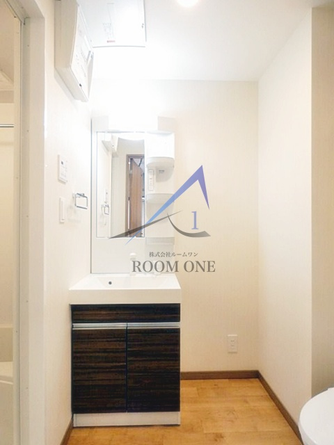 IL MEZZO DI TOKYO，UNO