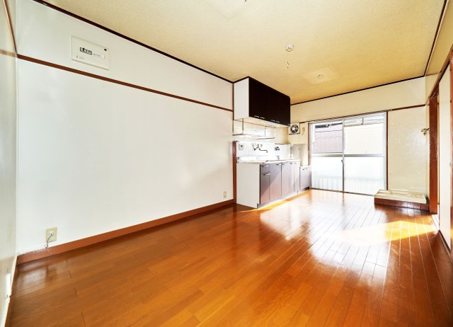 垂水農住5号棟の居間・リビング|9帖DK