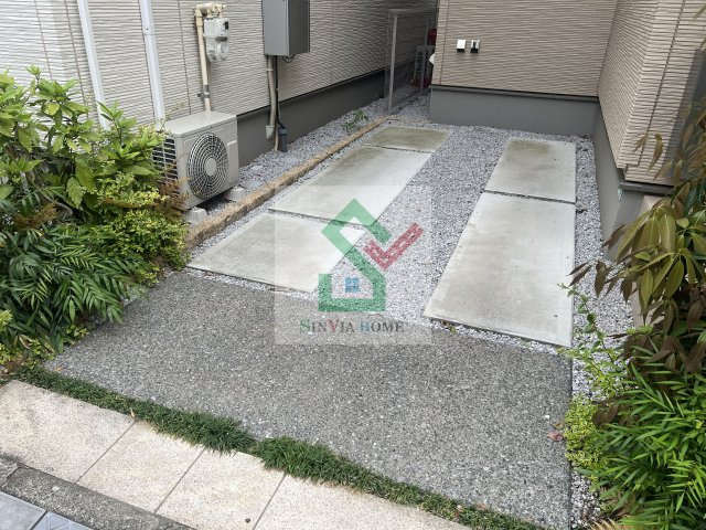 フォレストメゾン新堀の駐車場