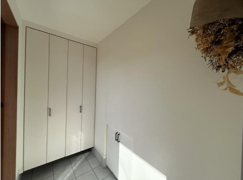 高知市一宮しなね　中古一戸建ての玄関|大容量シューズ収納付きの整う玄関