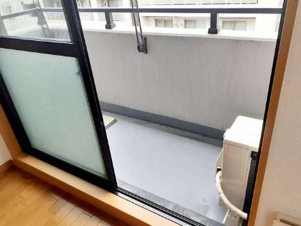 ケンオークニのバルコニー