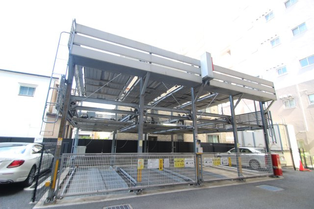 ケンオークニの駐車場