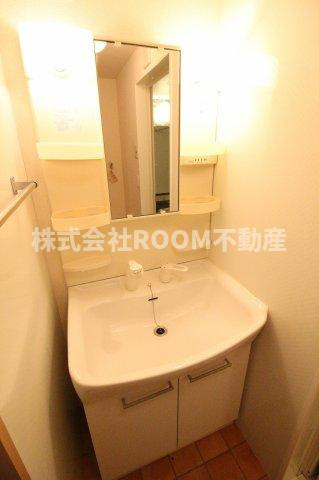 セジュール永野2011　B棟の独立洗面台|朝の支度にも助かる、独立の洗髪洗面化粧台