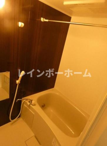 ラシーネ鎌倉の浴室