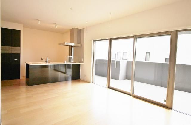 熊本市南区日吉１丁目の賃貸マンションの居間・リビング