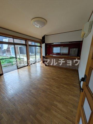 東山戸建ての居間・リビング|おしゃれなリビングです