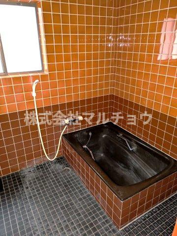 東山戸建ての浴室|ゆったり過ごせるお風呂です