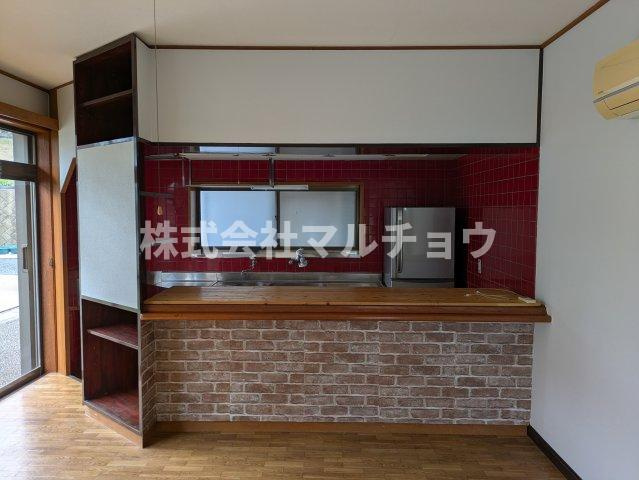 東山戸建ての居間・リビング|リビングです