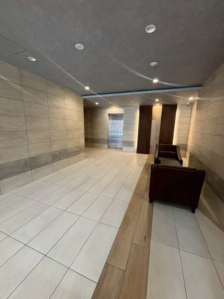 プレサンスレイズ桜山EASTのエントランス