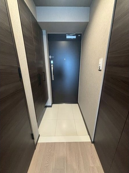 プレサンスレイズ桜山EASTの玄関