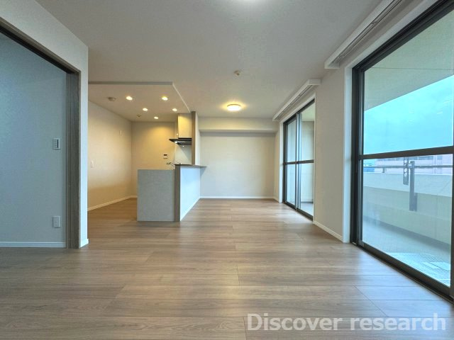 エレンシア立川トレスの居間・リビング