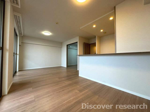 エレンシア立川トレスの居間・リビング