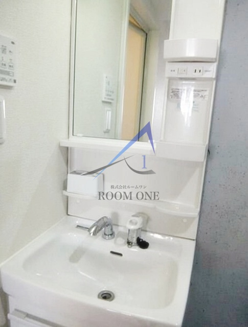 アート・フル中井の洗面所|独立洗面台です。