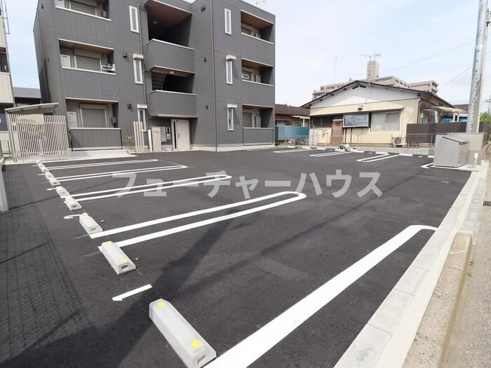 Ｄ-Ｉｎｖｅｓｔ東原Ｂ　Ｂの駐車場