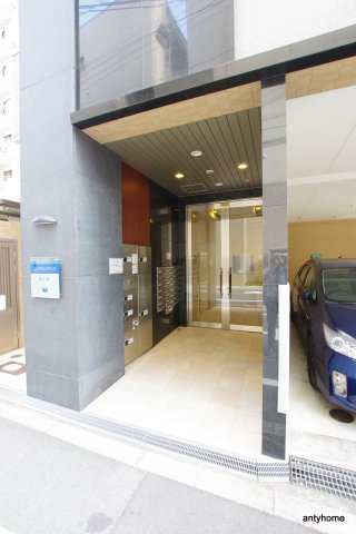 ロイヤルレジデンス新大阪のエントランス