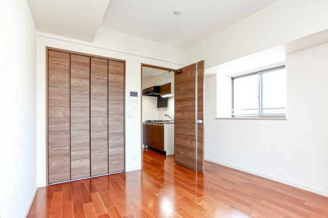 サヴォイ箱崎邸園　5階の居間・リビング|別号室のものです。現状優先になります。
出窓はございません。