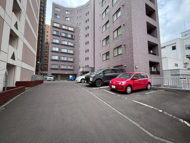 ガーデンヒルズラモード白石ステーションの駐車場