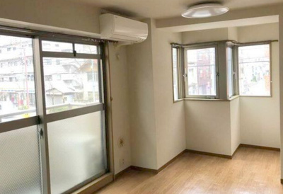 【内装】 | エバーフォレスト | 明るい室内です