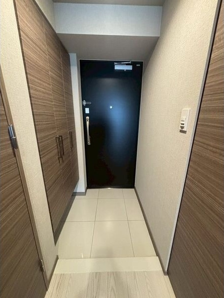 プレサンスレイズ桜山EASTの玄関