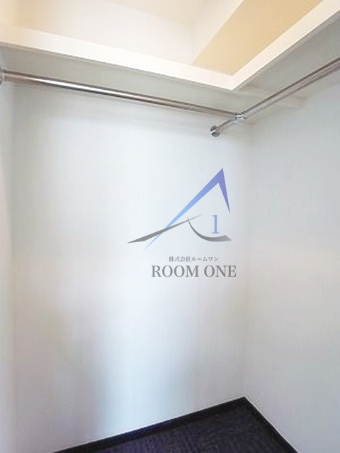 アーバンファースト神楽坂の収納|ウォークインクローゼットです。