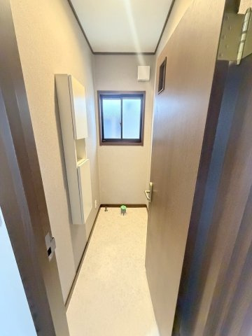 三郷市戸ケ崎3丁目　中古戸建のトイレ|キッチン・浴槽・洗面台・トイレは2タイプのグレードからお選びいただけます。