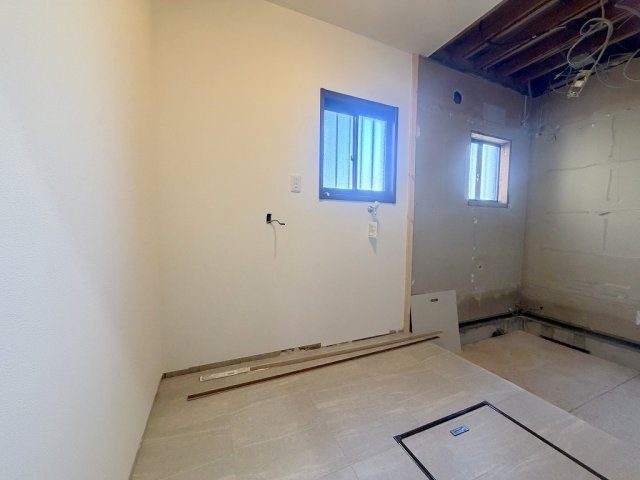 三郷市戸ケ崎3丁目　中古戸建の独立洗面台|キッチン・浴槽・洗面台・トイレは2タイプのグレードからお選びいただけます。