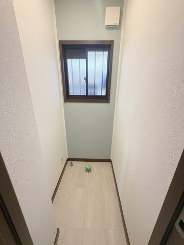 三郷市戸ケ崎3丁目　中古戸建のトイレ|キッチン・浴槽・洗面台・トイレは2タイプのグレードからお選びいただけます。