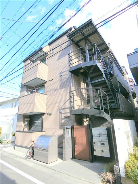 グランクオール蒲田の外観|2018年2月築　木造地上3階建て総戸数12戸オートロック宅配BOX付インターネット無料の賃貸アパート　東京都大田区蒲田2丁目　JR京浜東北線蒲田駅、京急本線京急蒲田駅、梅屋敷駅徒歩圏内
