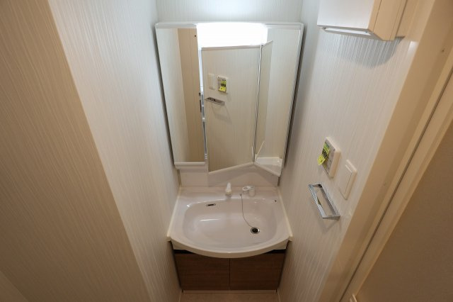 ラ・シック　サヴォイ　5階の独立洗面台|別号室のものになります。現状優先。