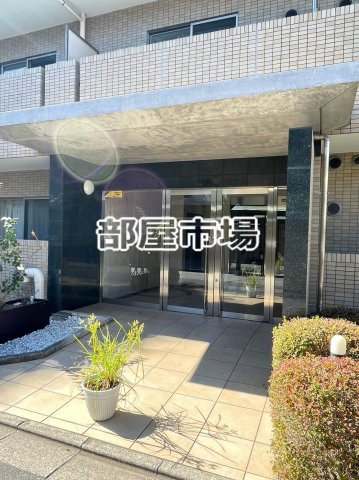 ヴェントラーレ千駄木のエントランス