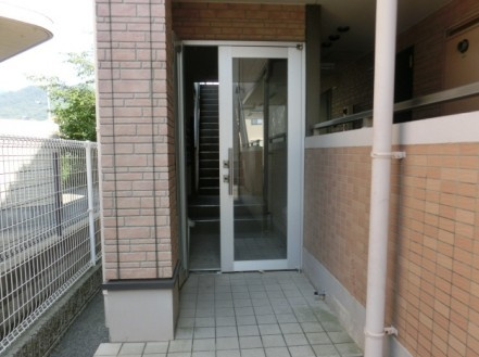 プチコートのエントランス