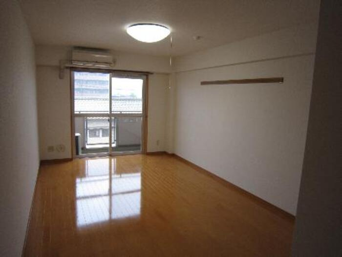 プチコートの居間・リビング