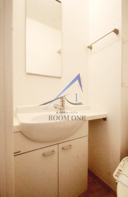 ウエストヒル氷川台３の洗面所|独立洗面台です。