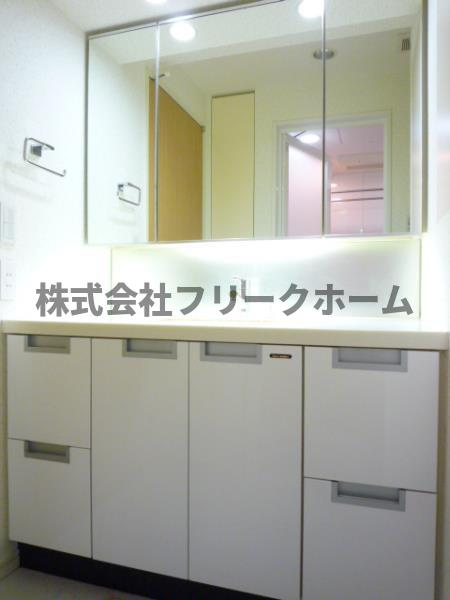 三鷹市下連雀３丁目の賃貸マンションの洗面所