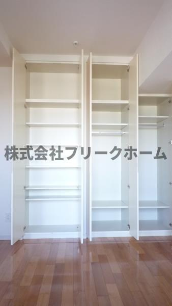 三鷹市下連雀３丁目の賃貸マンションの収納