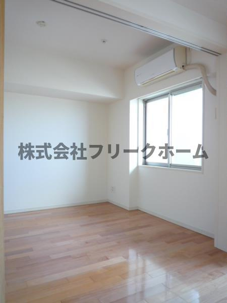 三鷹市下連雀３丁目の賃貸マンションの居間・リビング