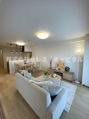 京成サンコーポ浦安C棟の居間・リビング|こちらの居間で趣味の時間をお楽しみください