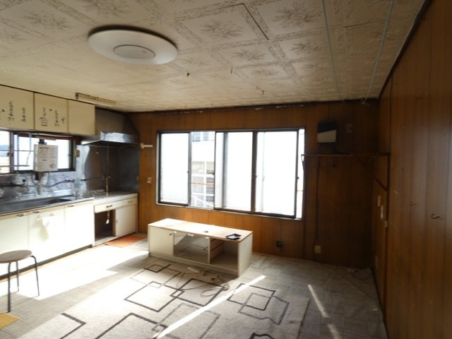 桂３－２０－１店舗・事務所の居間・リビング