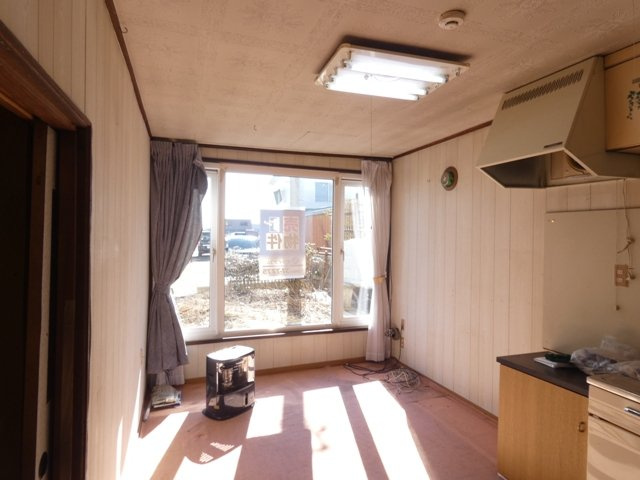 桂３－２０－１店舗・事務所の居間・リビング