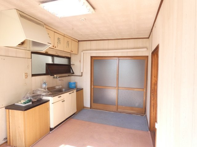 桂３－２０－１店舗・事務所の居間・リビング