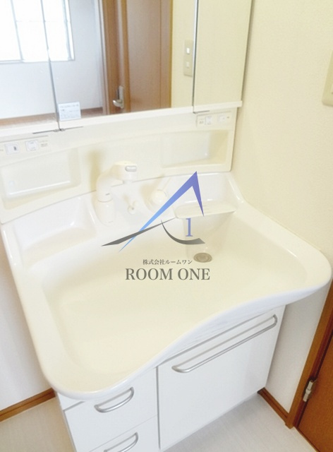 SAKURA　COURTの洗面所|独立洗面台です。