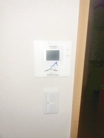 セレナ　アケボノのセキュリティ|モニター付きインターホンです。