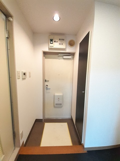 アベニュー国立の玄関