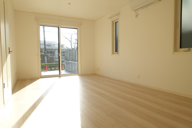 桜町２丁目戸建住宅の居間・リビング