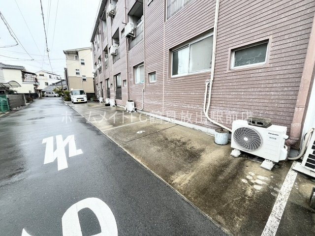 東大阪市稲田本町１丁目の賃貸マンションの駐車場