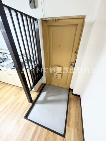 東大阪市稲田本町１丁目の賃貸マンションの玄関