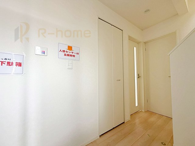 常陸大宮市姥賀町第3　新築戸建て　2号棟の収納|掃除用具などの収納に便利なホール収納！